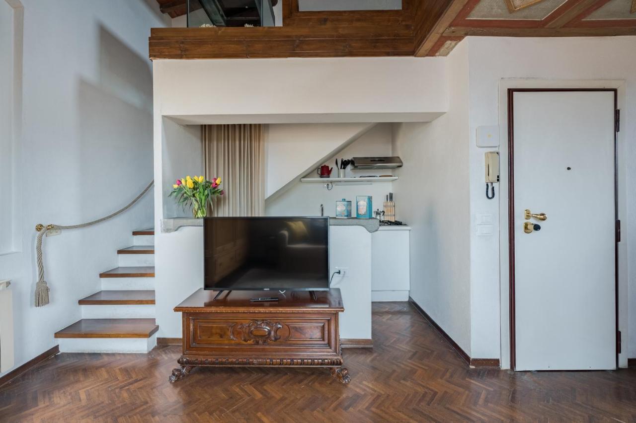 Via Lamberti, 3 - Florence Charming Apartments - Charming And Historic 5Th-Floor Attic Apartment With Elevator In A Building At The Heart Of Vibrant Florence, Just A 2-Minute Walk From All Attractions Exterior foto